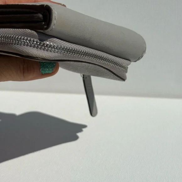 EUC Kate Spade Pebble Gray Leather Trifold Zip Wallet - Picture 7 of 10